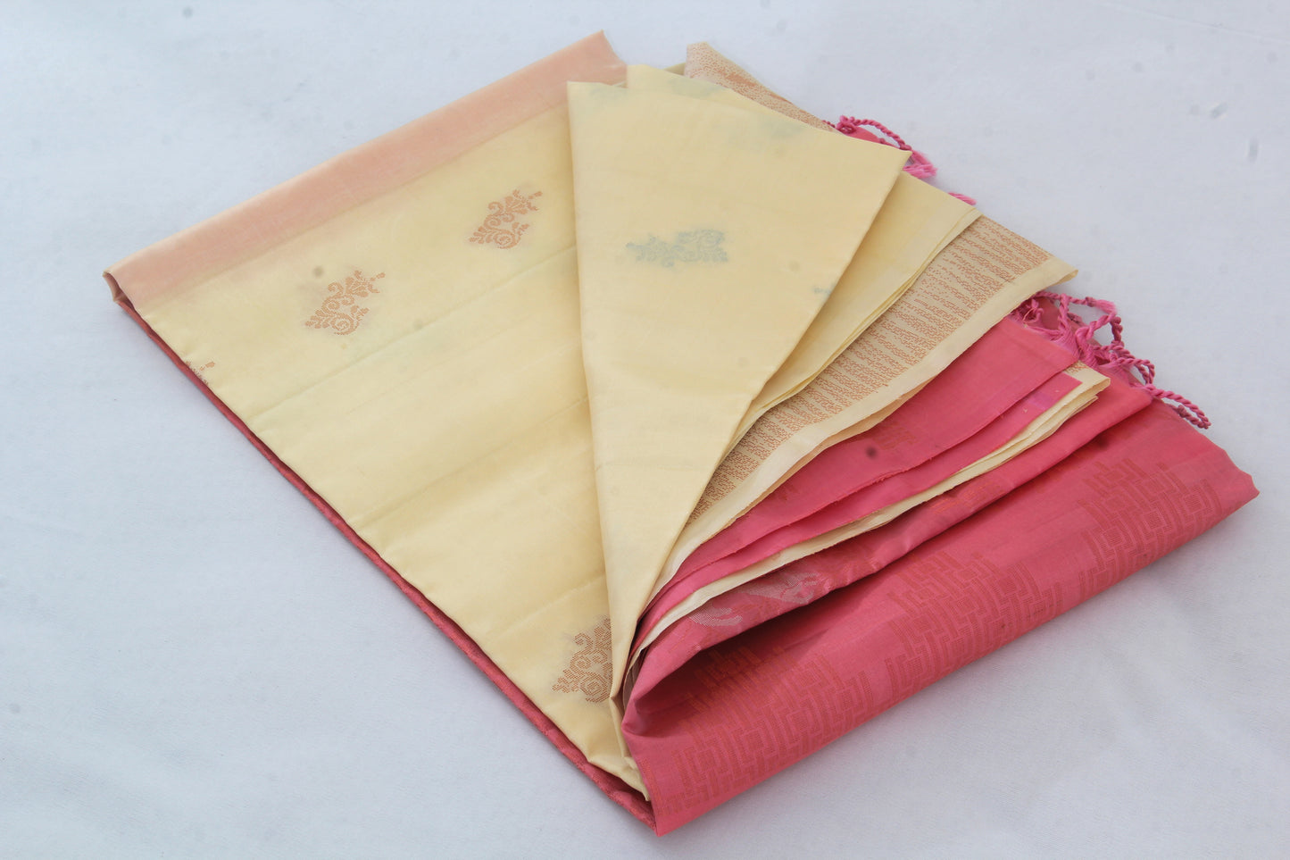 Kanchipuram Pattu Silk Saree – Pure Silk - Silk mark certified – Vanilla body with light carmine pink pallu – P00126