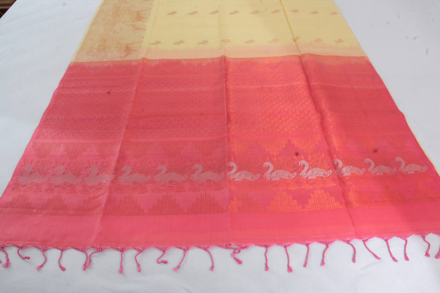 Kanchipuram Pattu Silk Saree – Pure Silk - Silk mark certified – Vanilla body with light carmine pink pallu – P00126