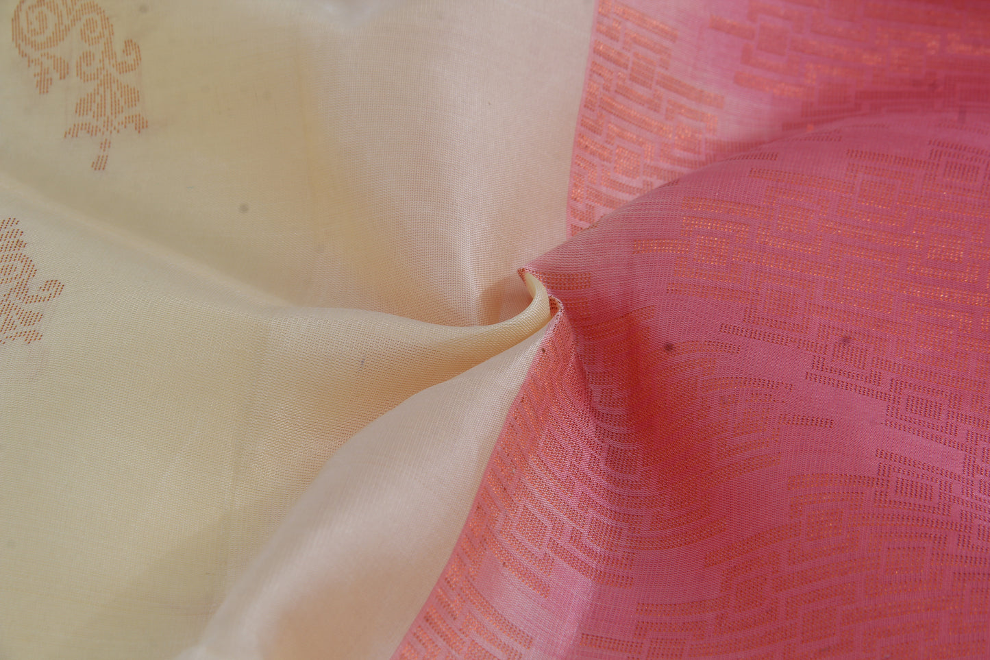 Kanchipuram Pattu Silk Saree – Pure Silk - Silk mark certified – Vanilla body with light carmine pink pallu – P00126