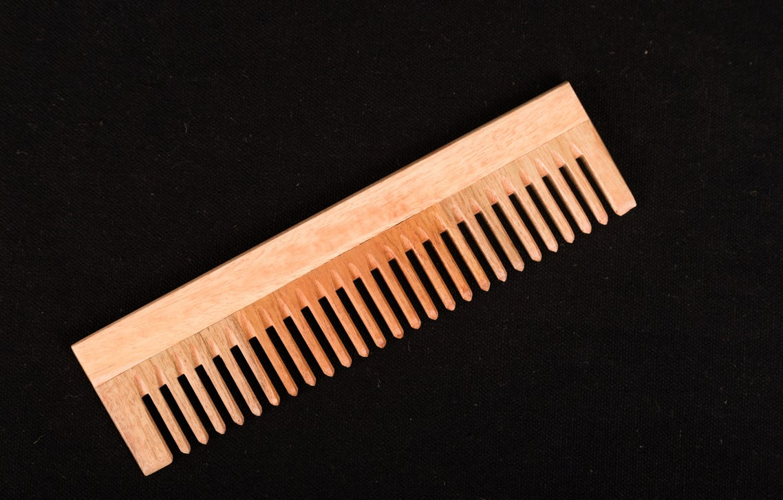 Udayagiri Cutlery – Wooden Comb – Large Size - Made with Neem wood - P00057 – 7.5 X 2 Inches