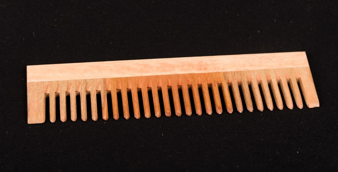 Udayagiri Cutlery – Wooden Comb – Large Size - Made with Neem wood - P00057 – 7.5 X 2 Inches