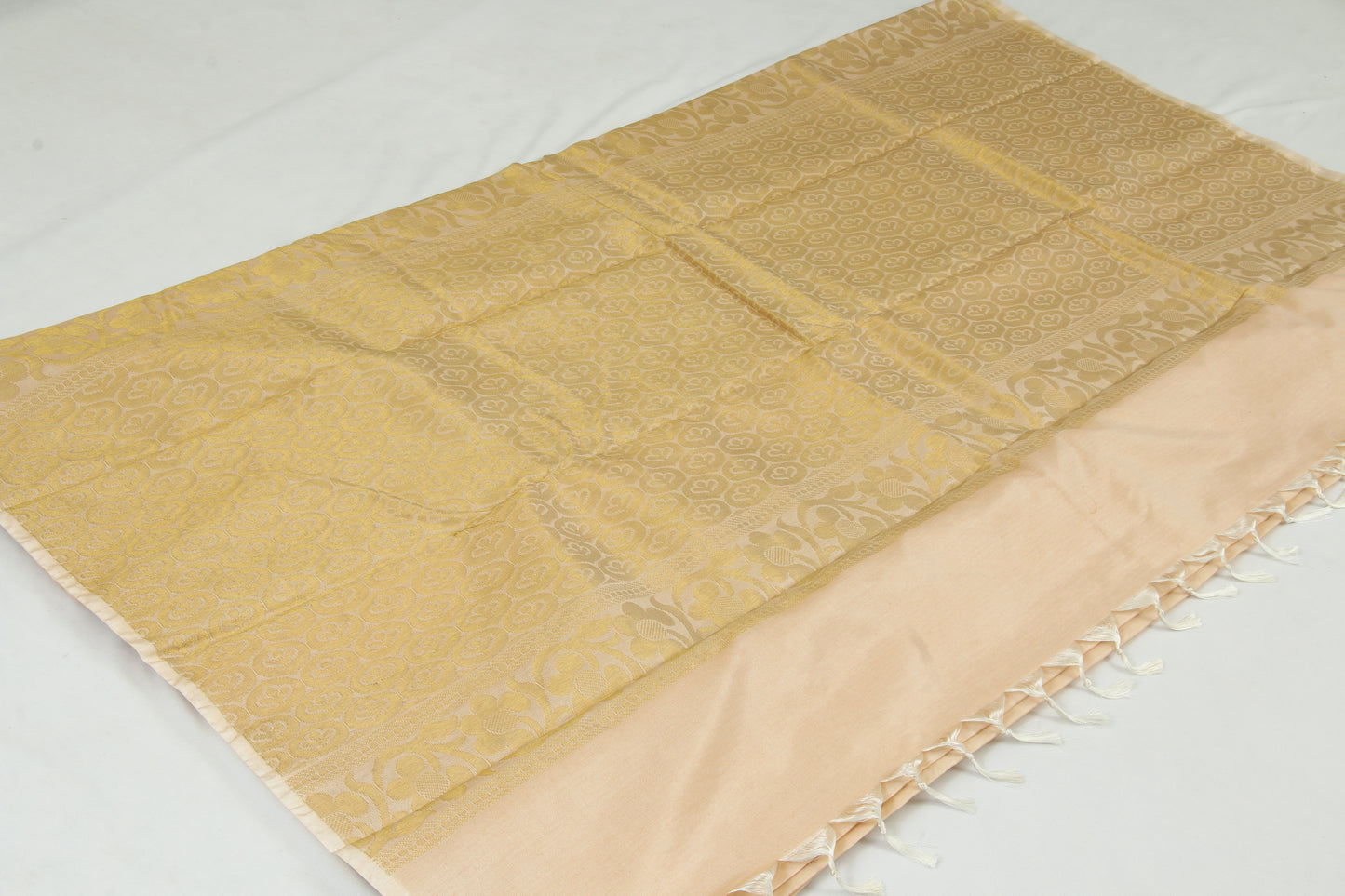 Kanchipuram Pattu Silk Saree – Semi Soft Silk – Bhutta design- Burly wood - Taupe Pallu  - Thread work in body and pallu - P00180