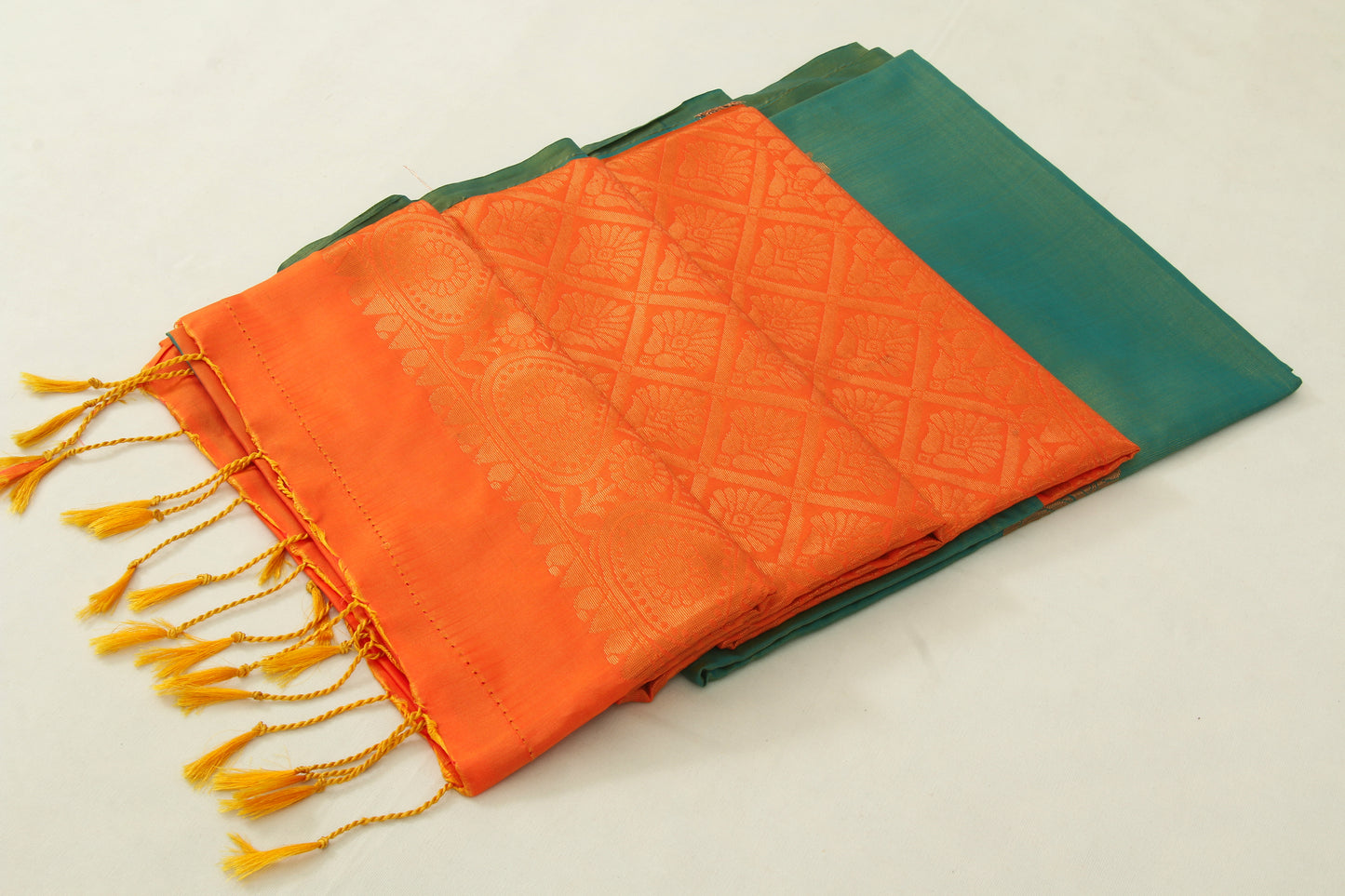 Kanchipuram Pattu Silk Saree – Semi Silk –Double Border – Bhutta design- P000141