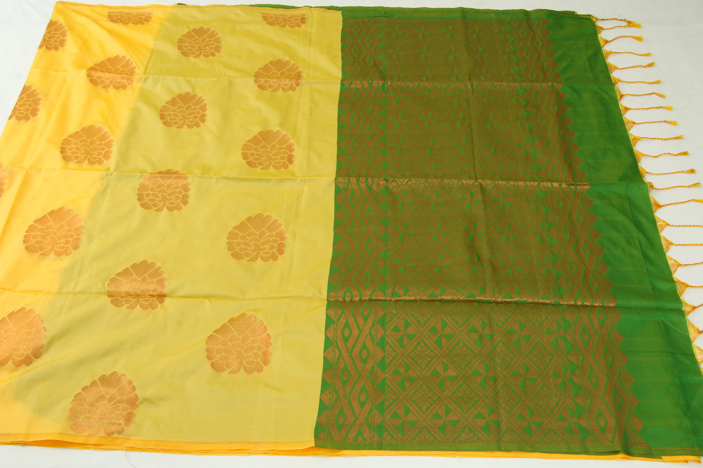 Kanchipuram Pattu Silk Saree – Semi Silk –Box Bhutta Saree- P000140A