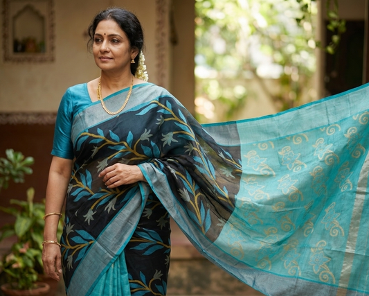 Bright Bondi black Pochampally Ikat saree with traditional geometric weaving patterns 