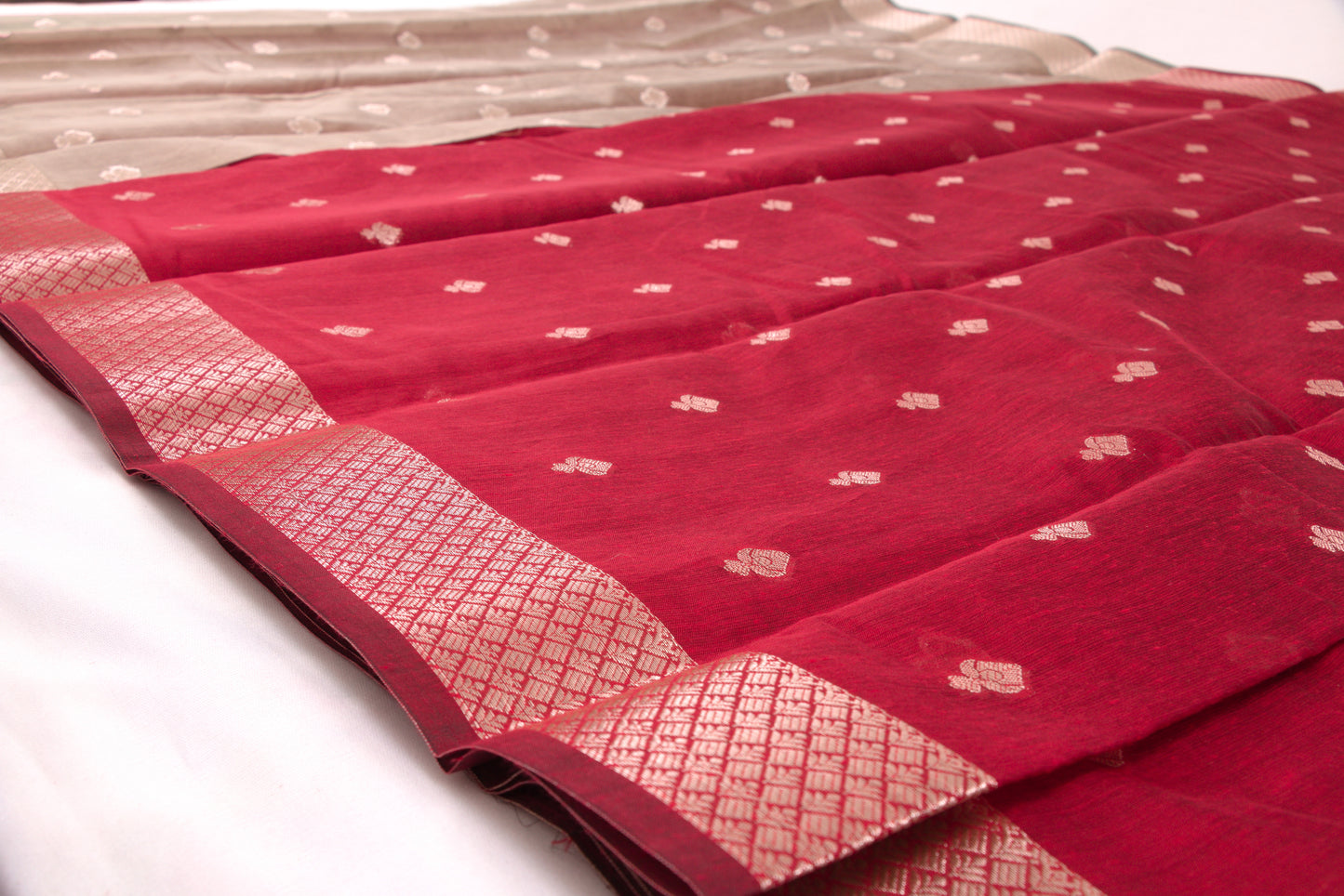 Kovai Kora Cotton Sarees – Scarlet - 100% Cotton Sarees – Bhutta Design - Perfect for all occasions – P000359