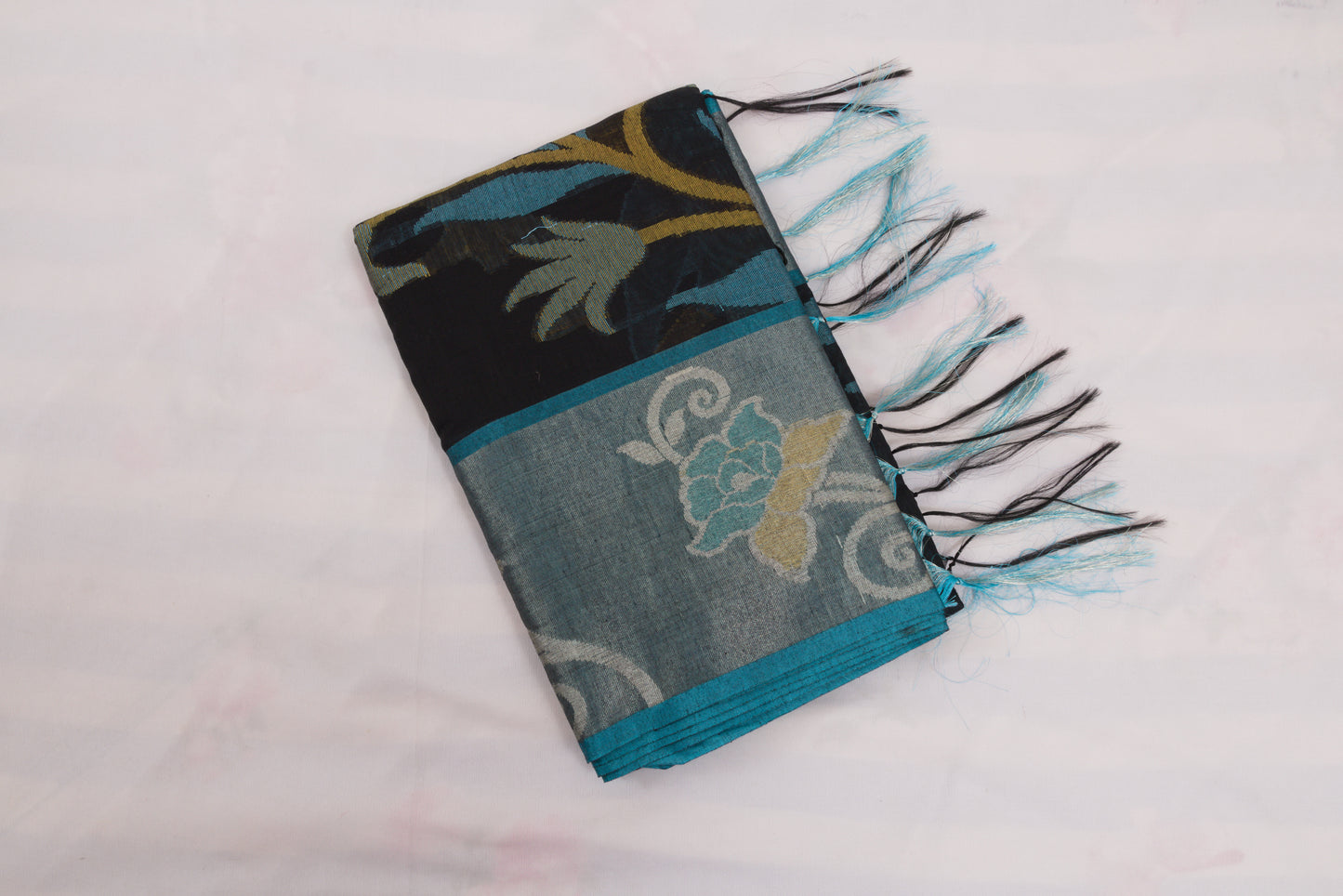 Pochampally saree featuring vibrant Ikat motifs and elegant contrast pallu 